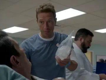 "Te he traído hielo para los 'huevetes'" "Te he traído hielo para los 'huevetes'"