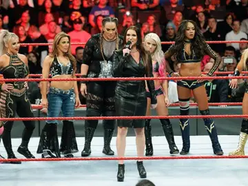 Stephanie McMahon anuncia el primer Royal Rumble femenino en 'Raw' Stephanie McMahon anuncia el primer Royal Rumble femenino en 'Raw'