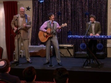 Así suena la banda 'Pisando la luna' de Howard, Koothrappali y Bert