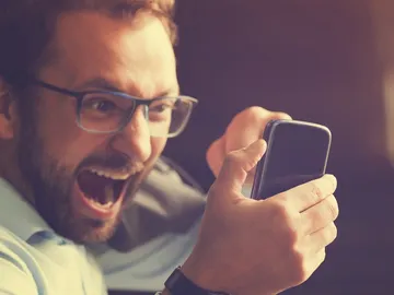 Enfado con el móvil Enfado con el móvil