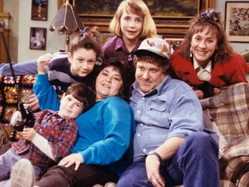 Roseanne vuelve con su reparto original y se emitirá en Neox Roseanne vuelve con su reparto original y se emitirá en Neox