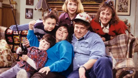 Roseanne vuelve con su reparto original y se emitirá en Neox Roseanne vuelve con su reparto original y se emitirá en Neox