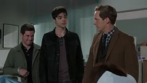 Todos los novios de Haley, juntos en el hospital Todos los novios de Haley, juntos en el hospital