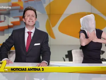 Mónica Carrillo no aguanta los chistes de Matías Prats Mónica Carrillo no aguanta los chistes de Matías Prats