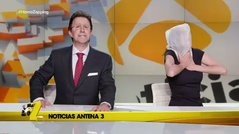 Mónica Carrillo no aguanta los chistes de Matías Prats Mónica Carrillo no aguanta los chistes de Matías Prats