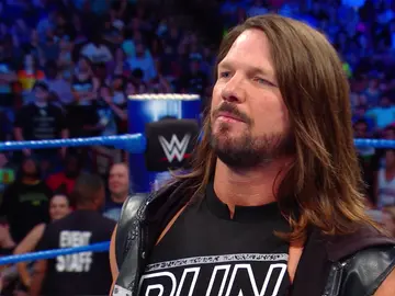 Samoa Joe pone contra las cuerdas a AJ Styles de Summerslam Samoa Joe pone contra las cuerdas a AJ Styles de Summerslam