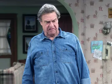 Mark confiesa a su abuelo Dan que le gusta un chico Mark confiesa a su abuelo Dan que le gusta un chico