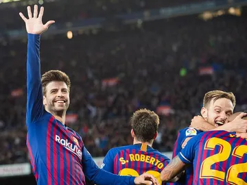 Piqué muestra la mano tras los cinco goles al Real Madrid de Lopetegui Piqué muestra la mano tras los cinco goles al Real Madrid de Lopetegui