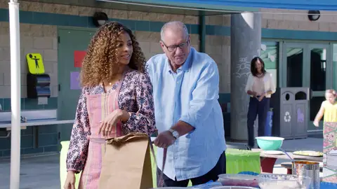Jay coquetea con la madre del compañero de clase de Joe Jay coquetea con la madre del compañero de clase de Joe