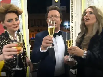 Matías Prats, Carmen Porter y Antonia Dell'Atte han dado las Campanadas de 'Feliz Año Neox' Matías Prats, Carmen Porter y Antonia Dell'Atte han dado las Campanadas de 'Feliz Año Neox'