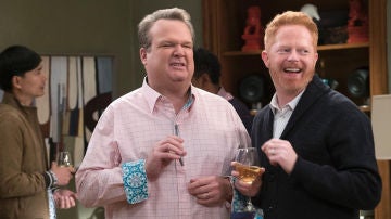 Modern Family - Temporada 9 - Capítulo 15: Azotes por los recuerdos Modern Family - Temporada 9 - Capítulo 15: Azotes por los recuerdos