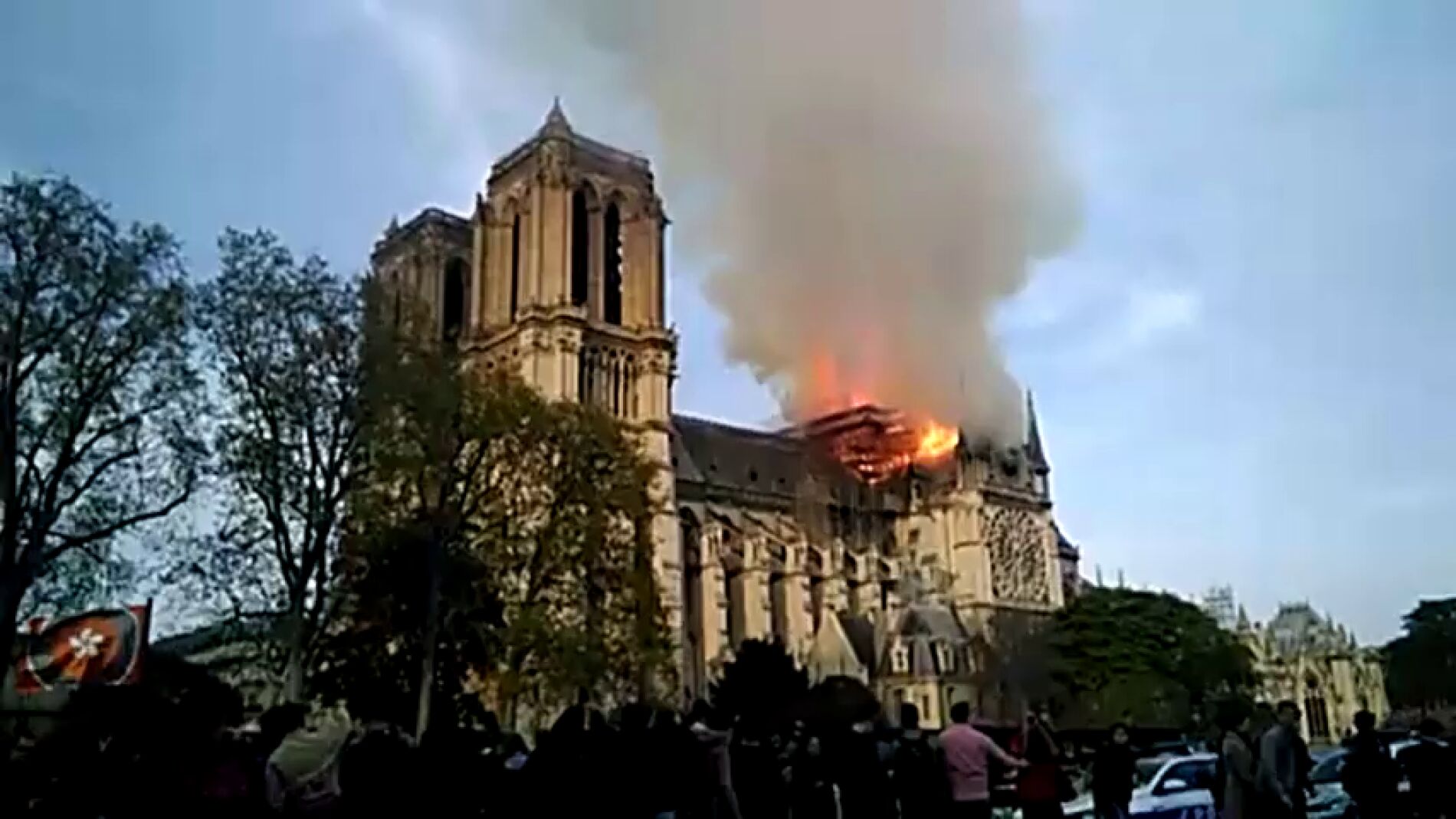 Los mensajes de los candidatos sobre el incendio de Notre Dame