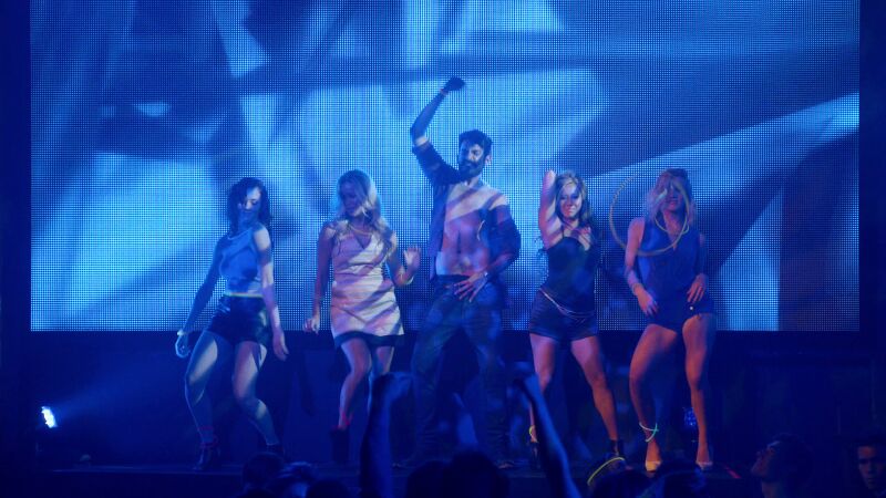 El Dr. Ravi y Major Lilywhite, bajo los efectos del utopium