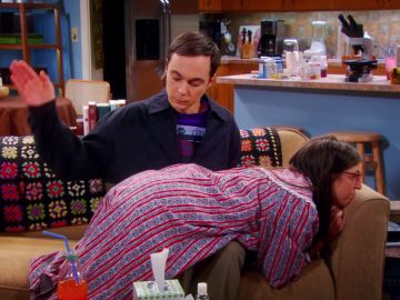 Sheldon castiga a Amy con unos azotes en el culo
