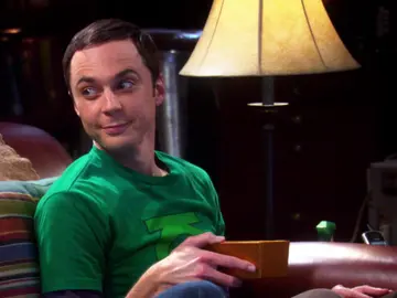 El momento en el que Sheldon utilizó bombones para reforzar positivamente a Penny El momento en el que Sheldon utilizó bombones para reforzar positivamente a Penny