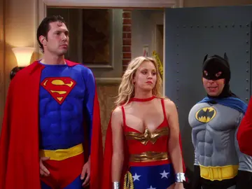 Penny se viste de 'Mujer Maravilla' para la fiesta de disfraces Penny se viste de 'Mujer Maravilla' para la fiesta de disfraces