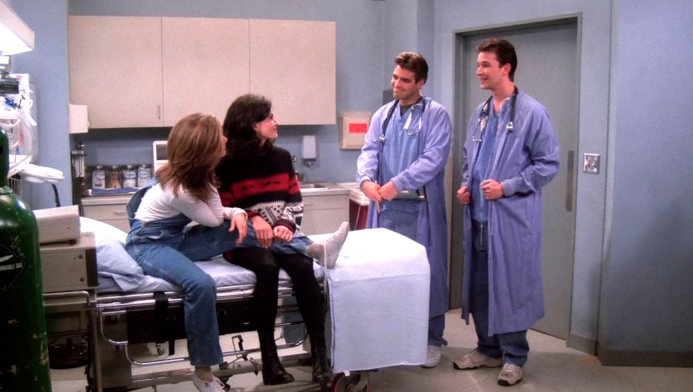 Brad Pitt, Julia Roberts, Charlie Seen... Recordamos los cameos más famosos de 'Friends'