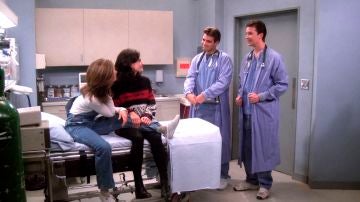 Brad Pitt, Julia Roberts, Charlie Seen... Recordamos los cameos más famosos de 'Friends' Brad Pitt, Julia Roberts, Charlie Seen... Recordamos los cameos más famosos de 'Friends'