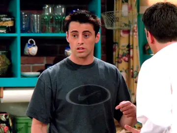 Joey descubre que sus sastre le mete mano Joey descubre que sus sastre le mete mano