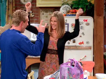 El joven novio de Rachel le está robando El joven novio de Rachel le está robando