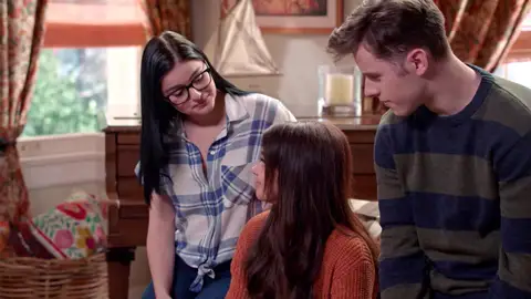 Celebra el 'Día mundial del hermano' con 'Neox' momento destacado