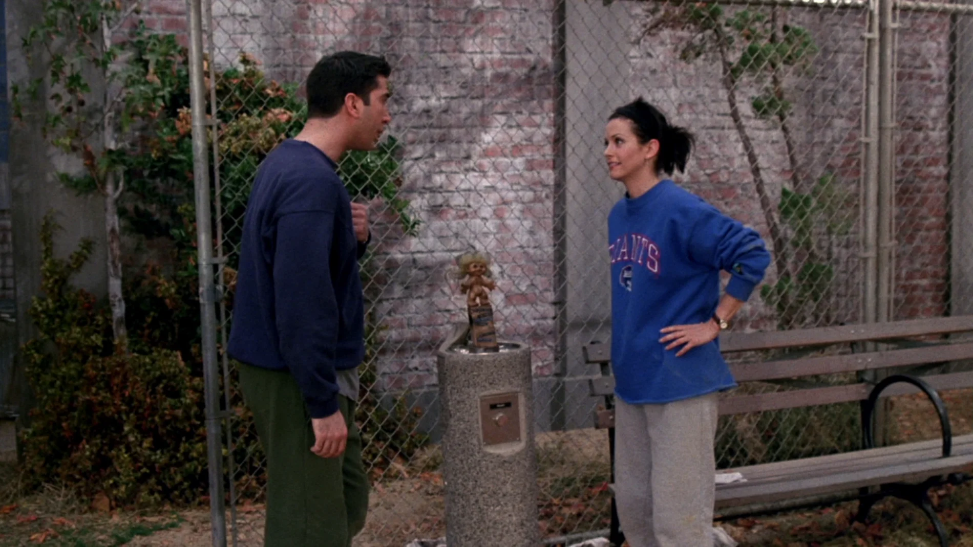 Monica y Ross compiten por la 'Copa Geller'