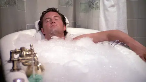 Chandler descubre 'el mundo de la espuma' momento destacado
