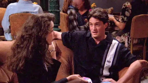 Chandler trata de romper con Janice momento destacado