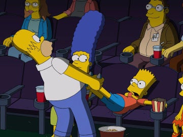 Homer quiere sacar a Bart del cine