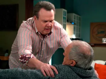 Un hombre quiere morir en la casa de Mitch y Cam Un hombre quiere morir en la casa de Mitch y Cam