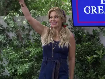 DJ ayuda a Max a hacer trampas para ganar un concurso DJ ayuda a Max a hacer trampas para ganar un concurso