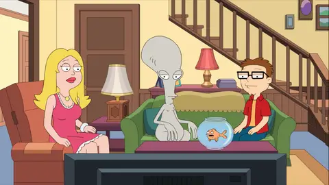 La familia de American Dad ve la tele American Dad