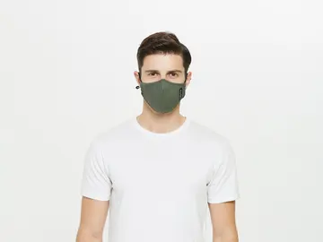 Hombre con mascarilla Hombre con mascarilla