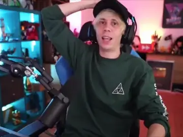 Rubius repasa con su equipo las malas puntuaciones de los últimos días Rubius repasa con su equipo las malas puntuaciones de los últimos días