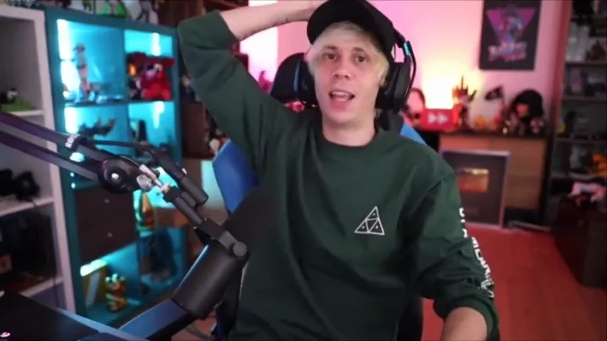 Rubius repasa con su equipo las malas puntuaciones de los últimos días Rubius repasa con su equipo las malas puntuaciones de los últimos días