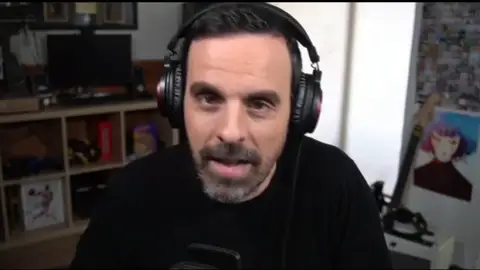 Uno de los primeros youtubers visita la academia de 'Top Gamers Academy' Uno de los primeros youtubers visita la academia de 'Top Gamers Academy'