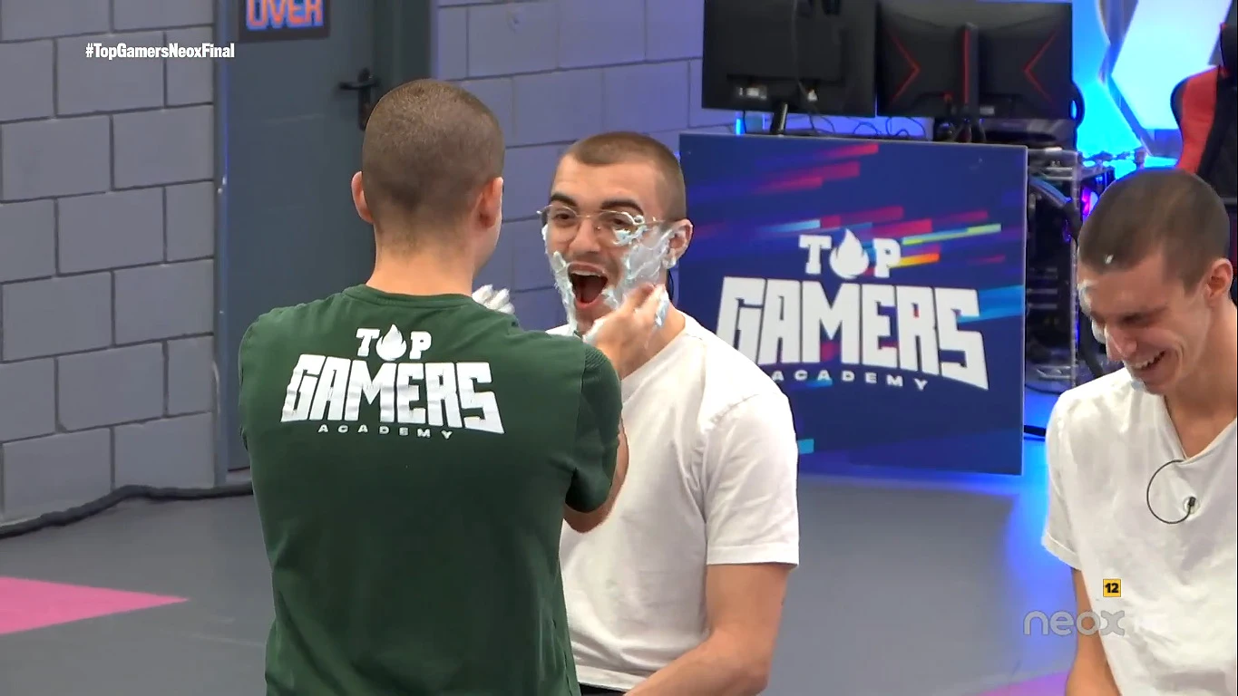 StarK celebrando su triunfo en TGA Top Gamers Academy