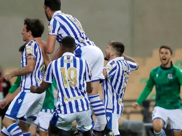 Deportes Antena 3 (04-04-21) La Real Sociedad gana una final histórica ante el Athletic de Bilbao y consigue su tercera Copa del Rey Deportes Antena 3 (04-04-21) La Real Sociedad gana una final histórica ante el Athletic de Bilbao y consigue su tercera Copa del Rey