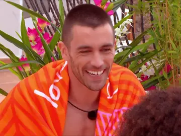 Saúl y Bea encuentran gustos comunes mientras Fiona y Jesús no se entienden Saúl y Bea encuentran gustos comunes mientras Fiona y Jesús no se entienden