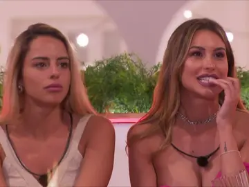 Las isleñas, preocupadas por la llegada de Yasmina, la bomba que llega a revolucionar 'Love Island' Las isleñas, preocupadas por la llegada de Yasmina, la bomba que llega a revolucionar 'Love Island'