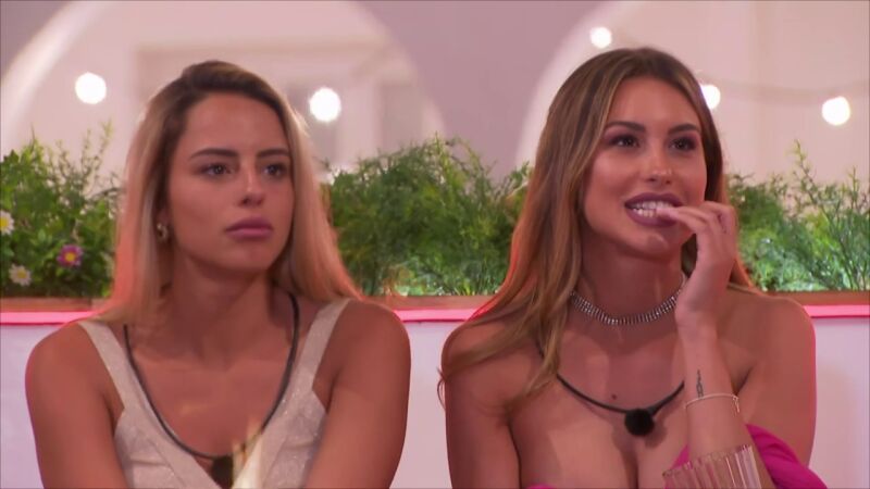 Las isleñas, preocupadas por la llegada de Yasmina, la bomba que llega a revolucionar 'Love Island'