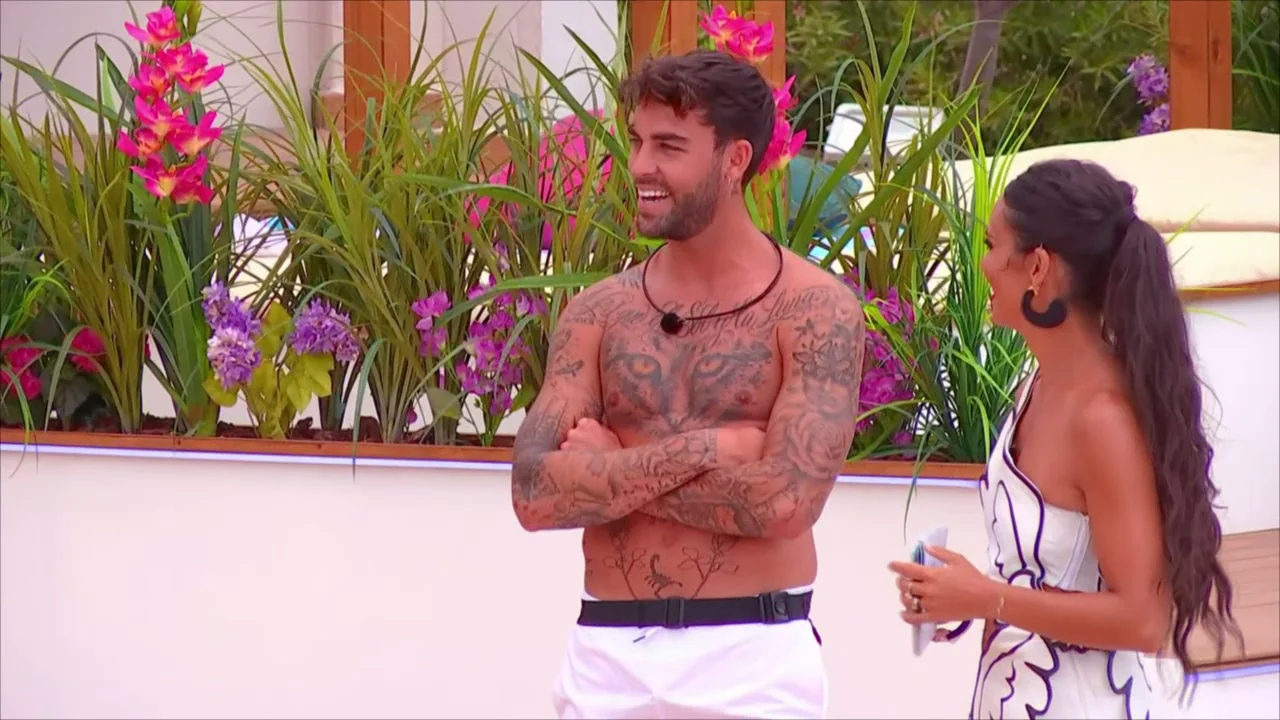 Así ha sido la llegada de Jesús a la Villa de 'Love Island' Mejores momentos
