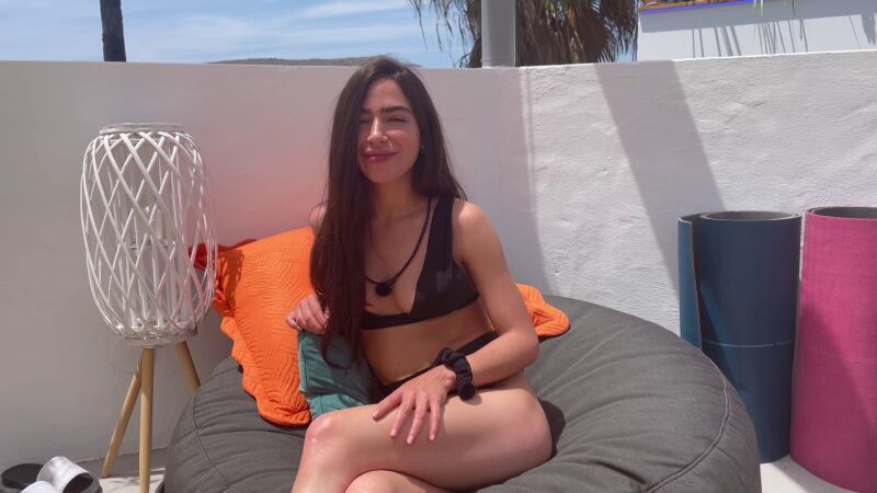 Marta se sincera en el 'Test del isleño': ¿Ha sentido ya mariposas en la Villa?