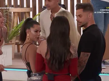 Jose y Nathalya atracción total en la cara de Yasmina Jose y Nathalya atracción total en la cara de Yasmina