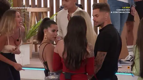 Jose y Nathalya atracción total en la cara de Yasmina Jose y Nathalya atracción total en la cara de Yasmina