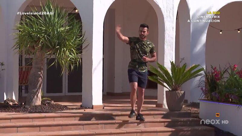 Curro pone firmes a todos los isleños en la villa