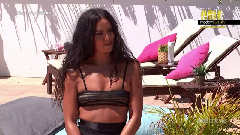 Cristina Pedroche aparece por la villa para comunicar una noticia que pone a todos nerviosos