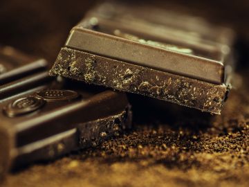 "¡Voy a llorar!": Una streamer americana prueba esta conocida chocolatina por primera vez y su reacción se hace viral