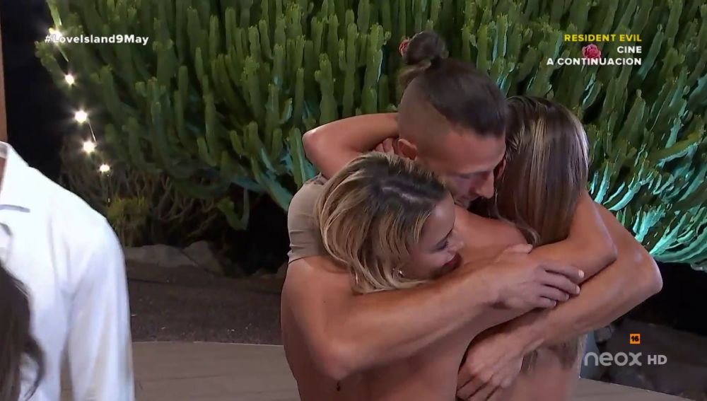 Carla es expulsada y se despide de los isleños entre lágrimas: "Sois mi familia"