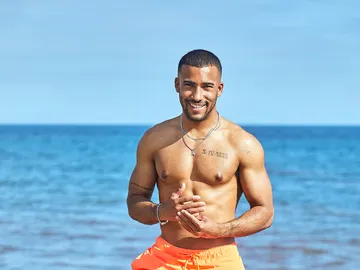 Adonis, el joven maduro que busca enamorarse Adonis, el joven maduro que busca enamorarse